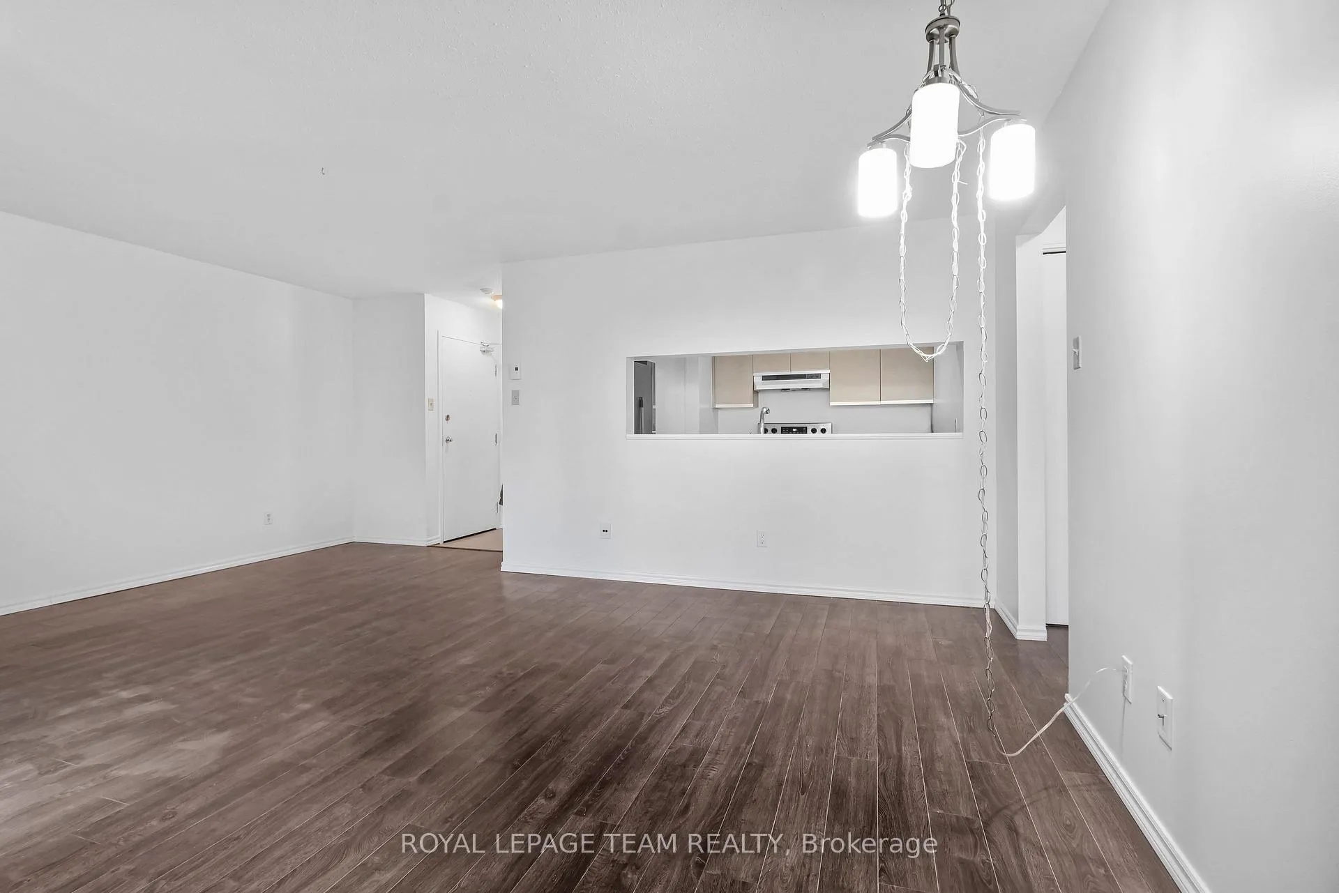 Photo 11 of 270 Brittany Drive, Ottawa, Viscount Alexander Park — HOMEH