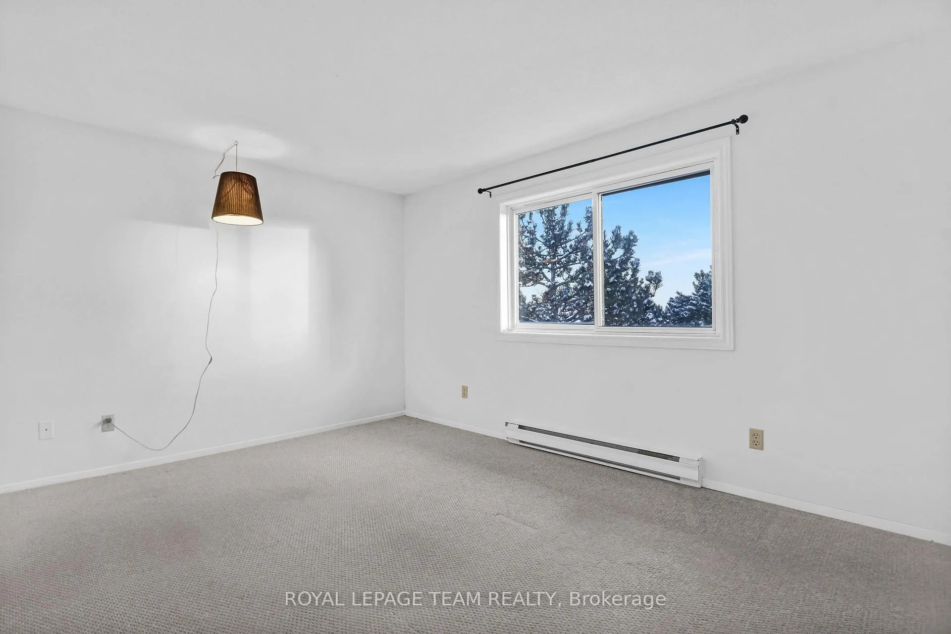 Photo 15 of 270 Brittany Drive, Ottawa, Viscount Alexander Park — HOMEH