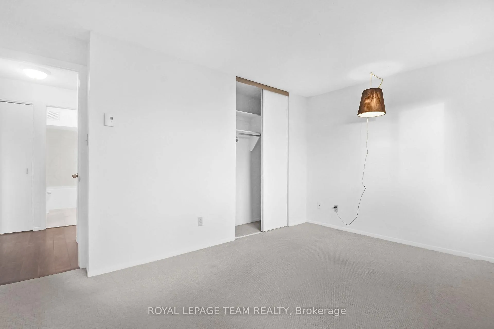 Photo 16 of 270 Brittany Drive, Ottawa, Viscount Alexander Park — HOMEH