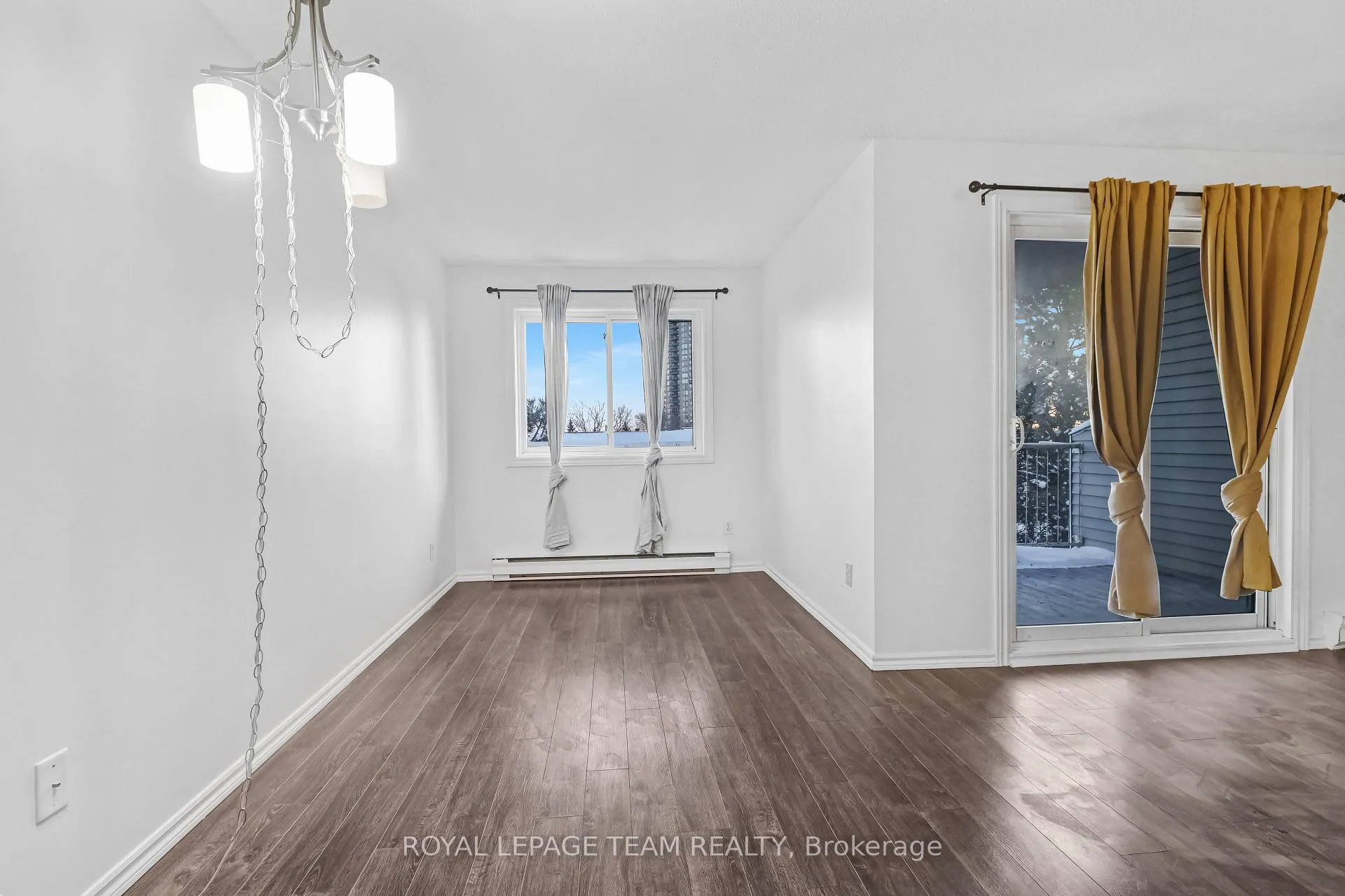 Photo 17 of 270 Brittany Drive, Ottawa, Viscount Alexander Park — HOMEH