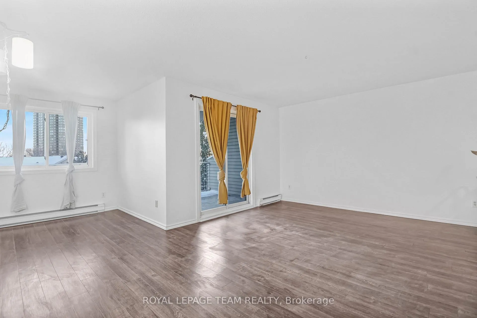 Photo 18 of 270 Brittany Drive, Ottawa, Viscount Alexander Park — HOMEH