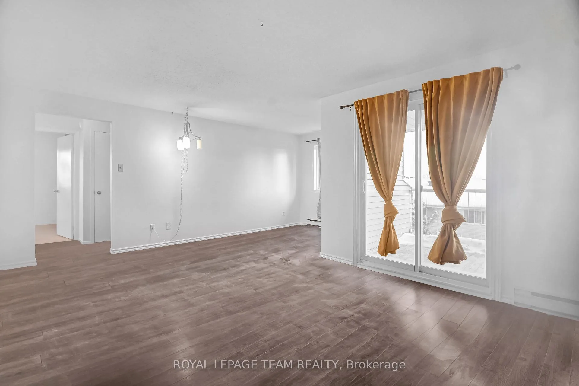 Photo 19 of 270 Brittany Drive, Ottawa, Viscount Alexander Park — HOMEH