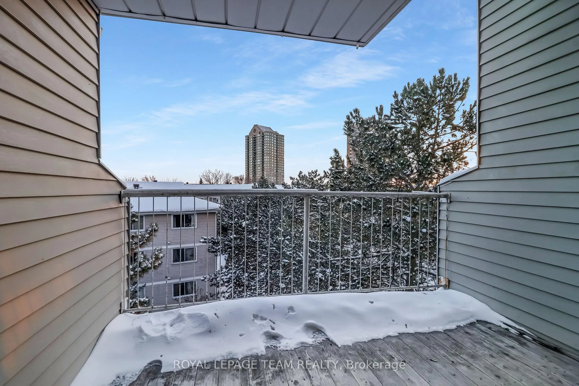 Photo 20 of 270 Brittany Drive, Ottawa, Viscount Alexander Park — HOMEH