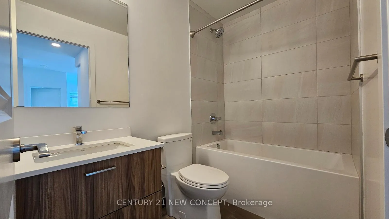 Photo 6 of Unit 618, 30 Upper Mall Way, Vaughan, Brownridge — HOMEH