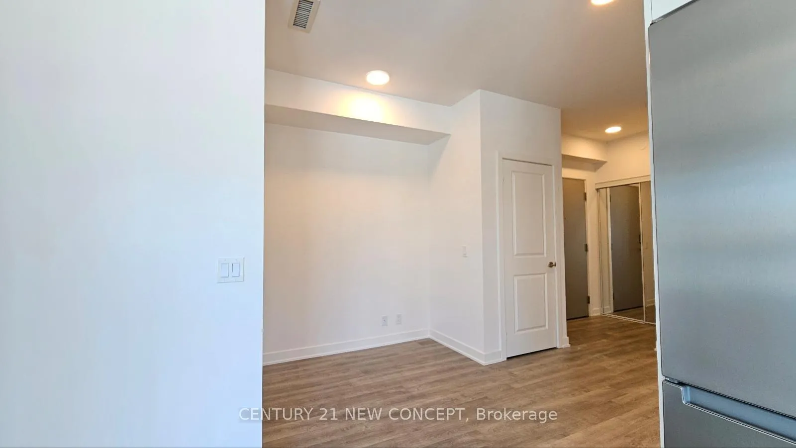 Photo 13 of Unit 618, 30 Upper Mall Way, Vaughan, Brownridge — HOMEH