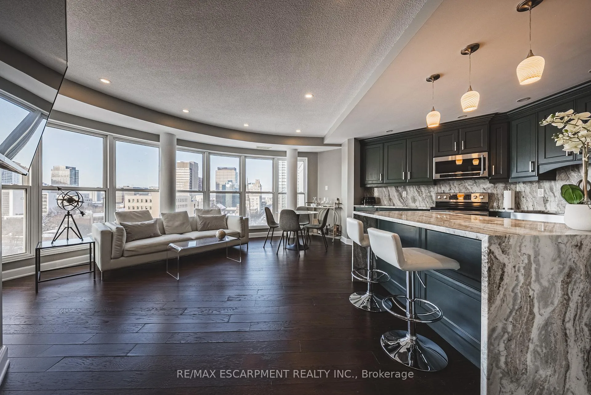 Front of Unit 1014, 135 James Street S