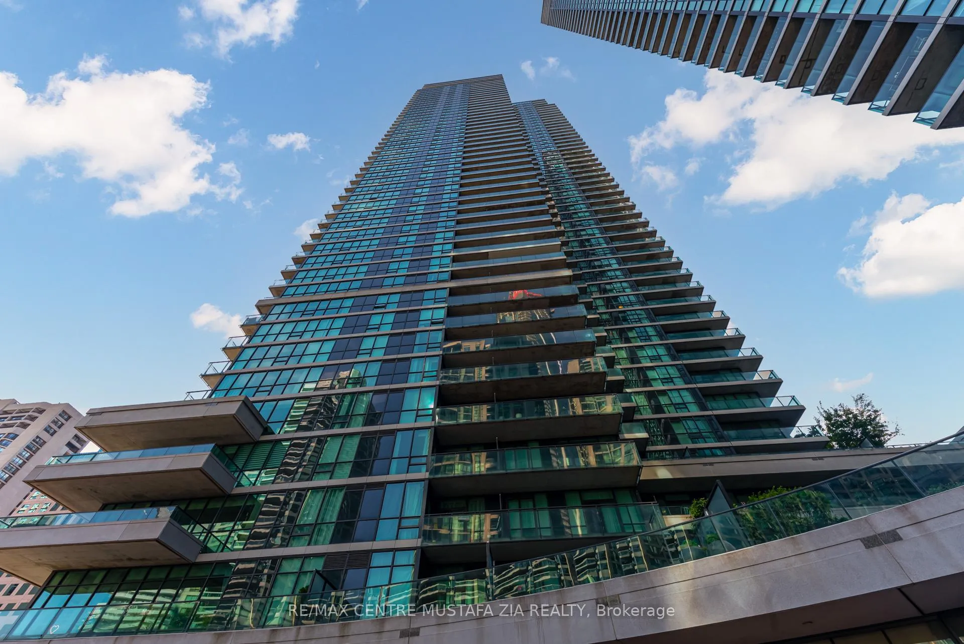 Front of Unit 4110, 33 Bay Street