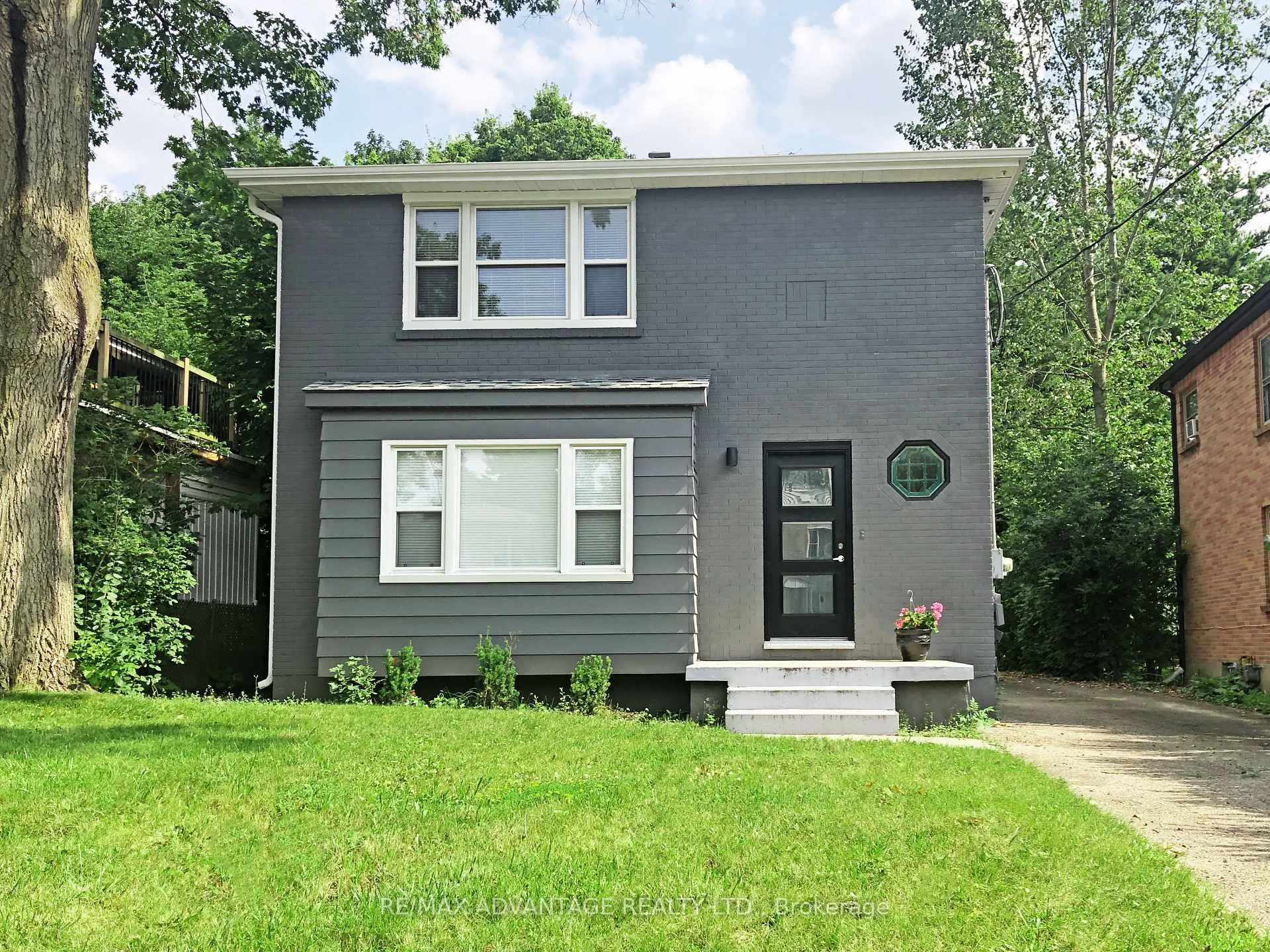 Front of 206-208 Barry Place