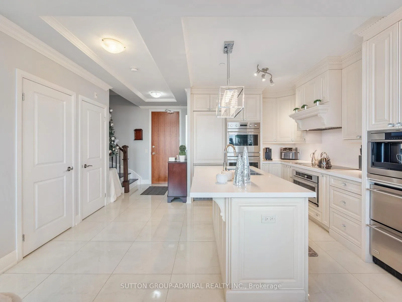 Photo 5 of Unit 705, 4700 Highway 7, Vaughan, East Woodbridge — HOMEH