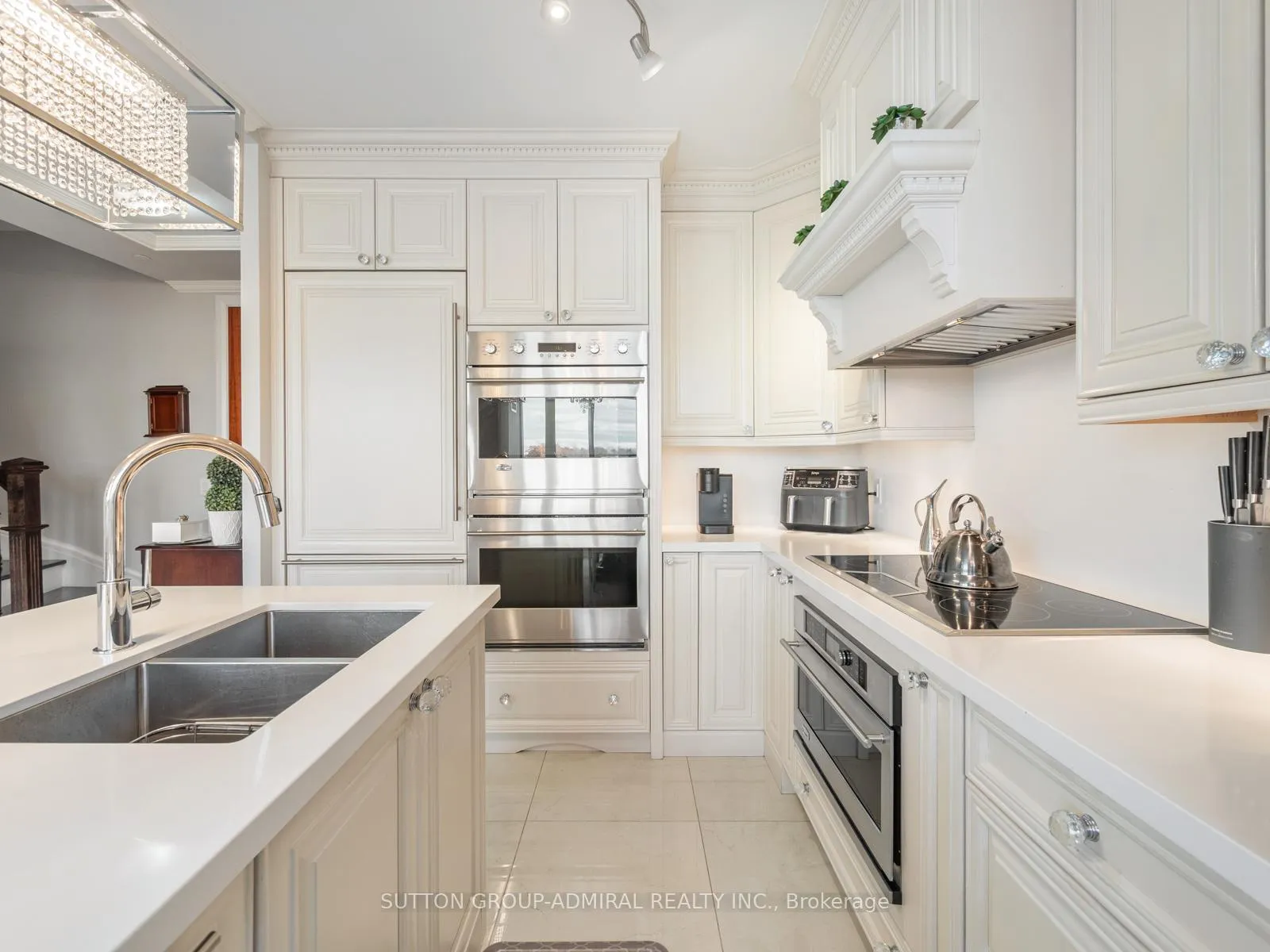 Photo 6 of Unit 705, 4700 Highway 7, Vaughan, East Woodbridge — HOMEH