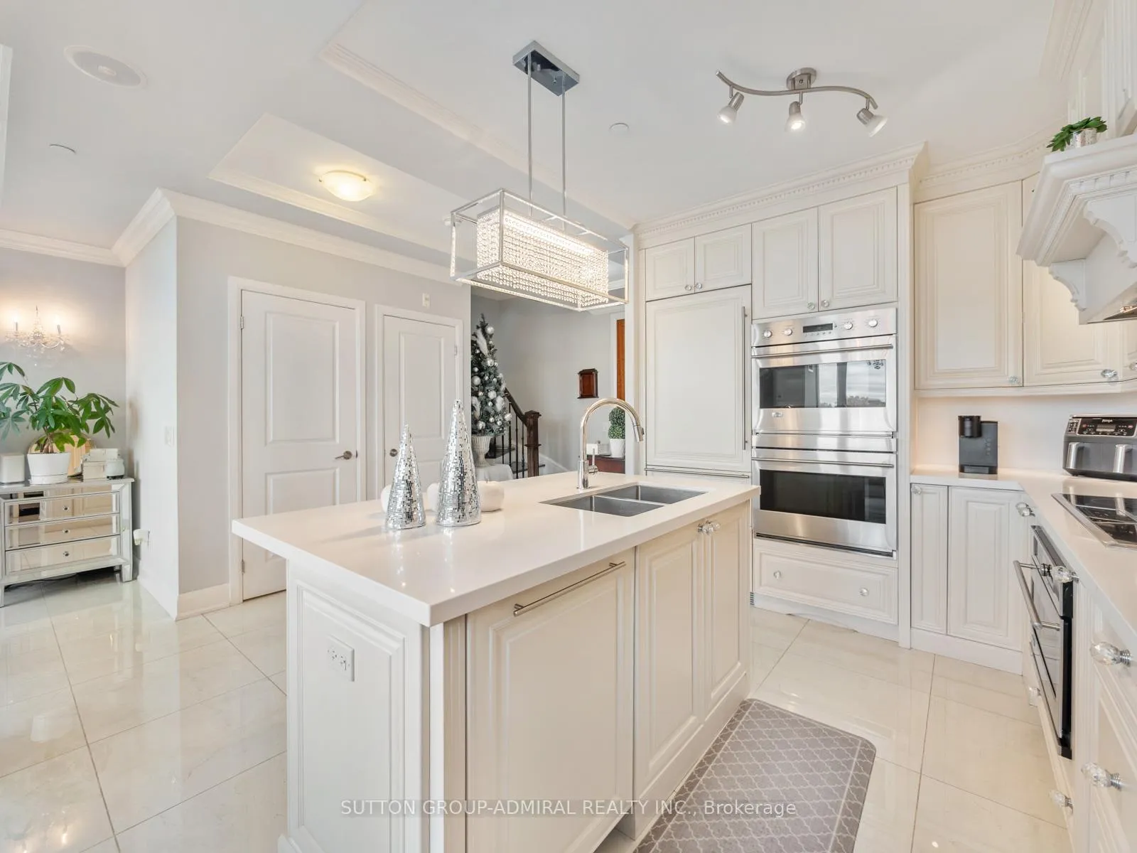 Photo 7 of Unit 705, 4700 Highway 7, Vaughan, East Woodbridge — HOMEH
