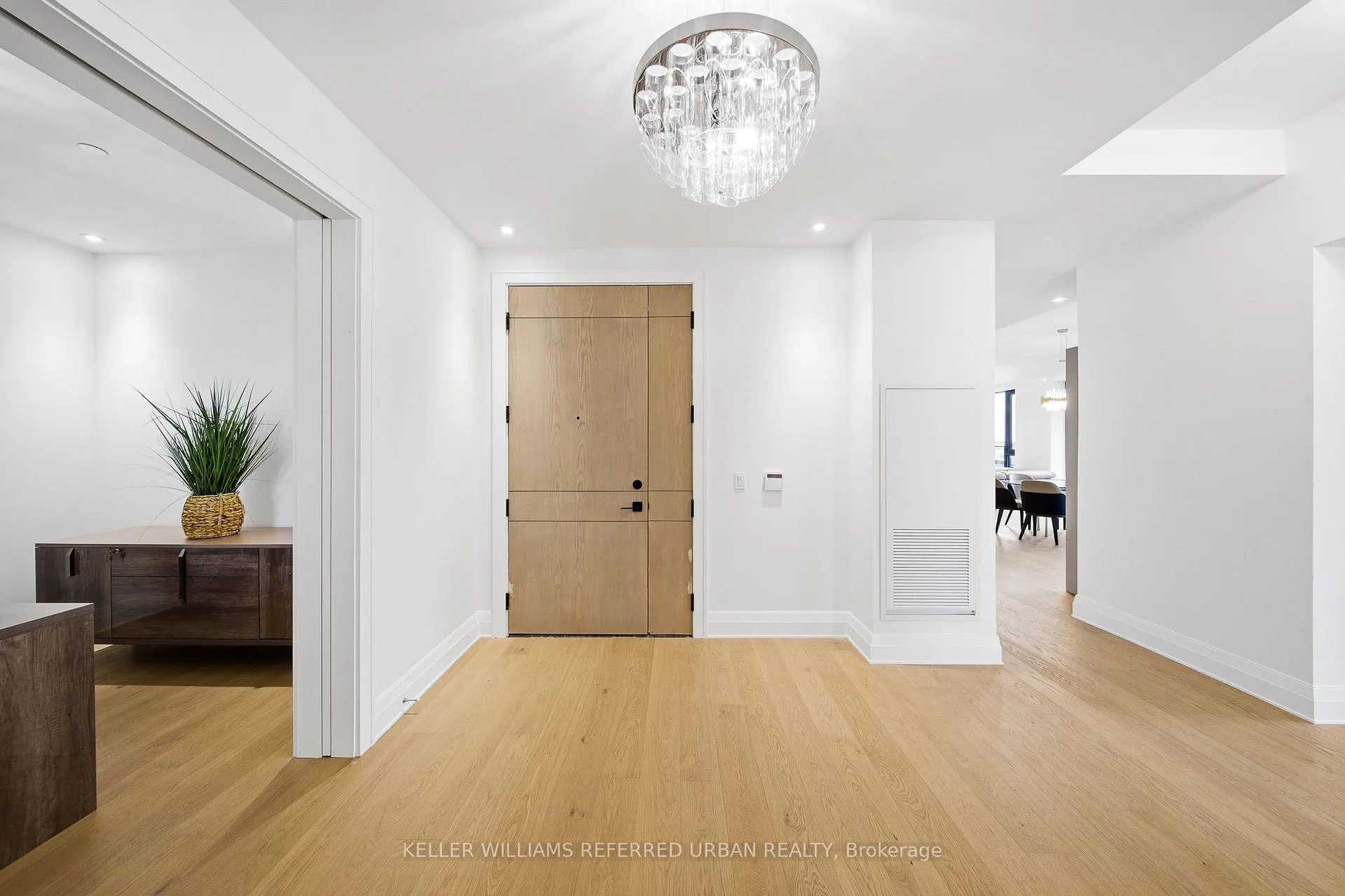 Photo 4 of Unit 607, 2 Forest Hill Road, Toronto, Casa Loma — HOMEH