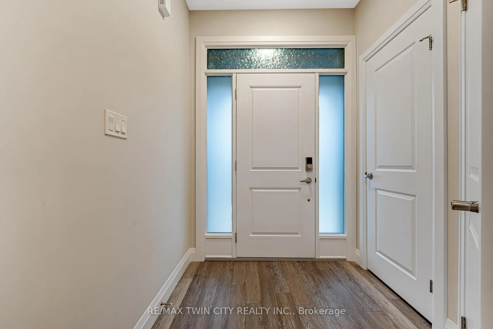 Photo 8 of Unit 24, 143 Elgin Street N, Cambridge — HOMEH