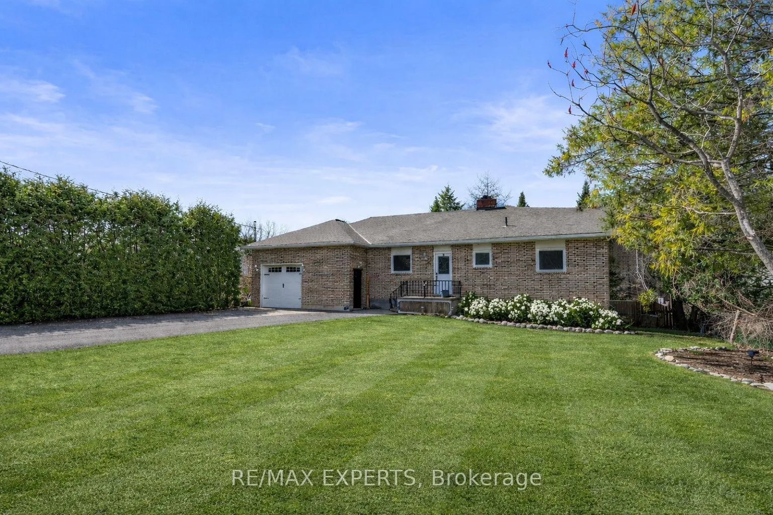 Photo 3 of 6 Otter Cove Road, Georgina, Pefferlaw — HOMEH