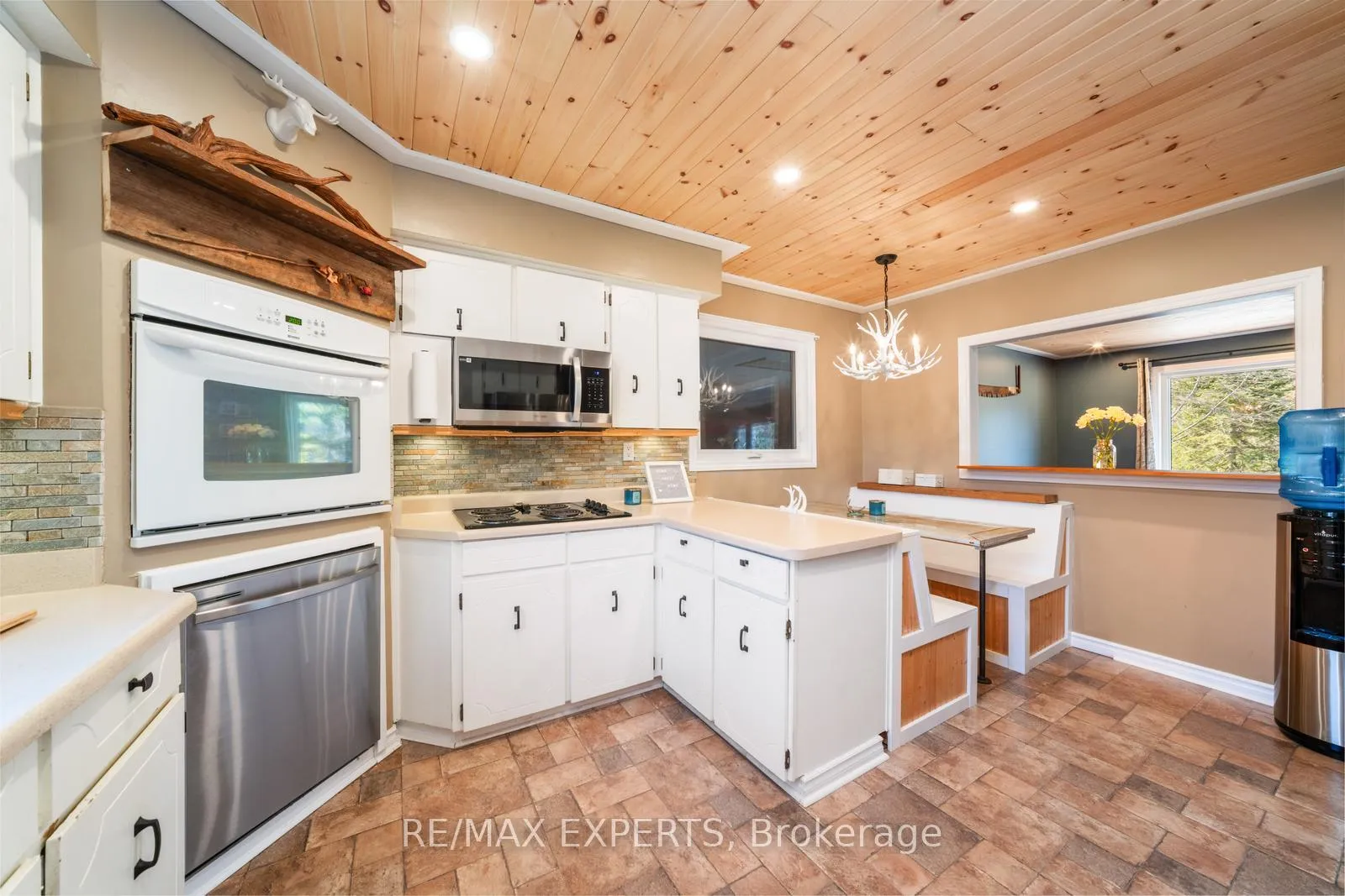 Photo 10 of 6 Otter Cove Road, Georgina, Pefferlaw — HOMEH