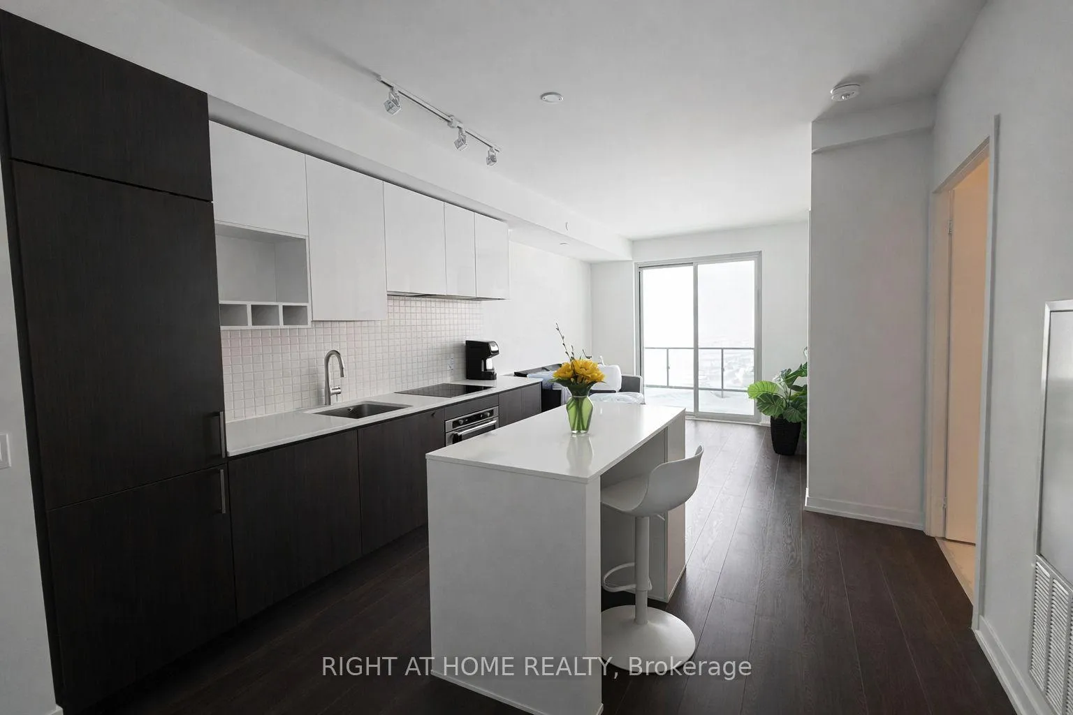 Photo 4 of Unit 2201, 950 Portage Parkway, Vaughan, Vaughan Corporate Centre — HOMEH