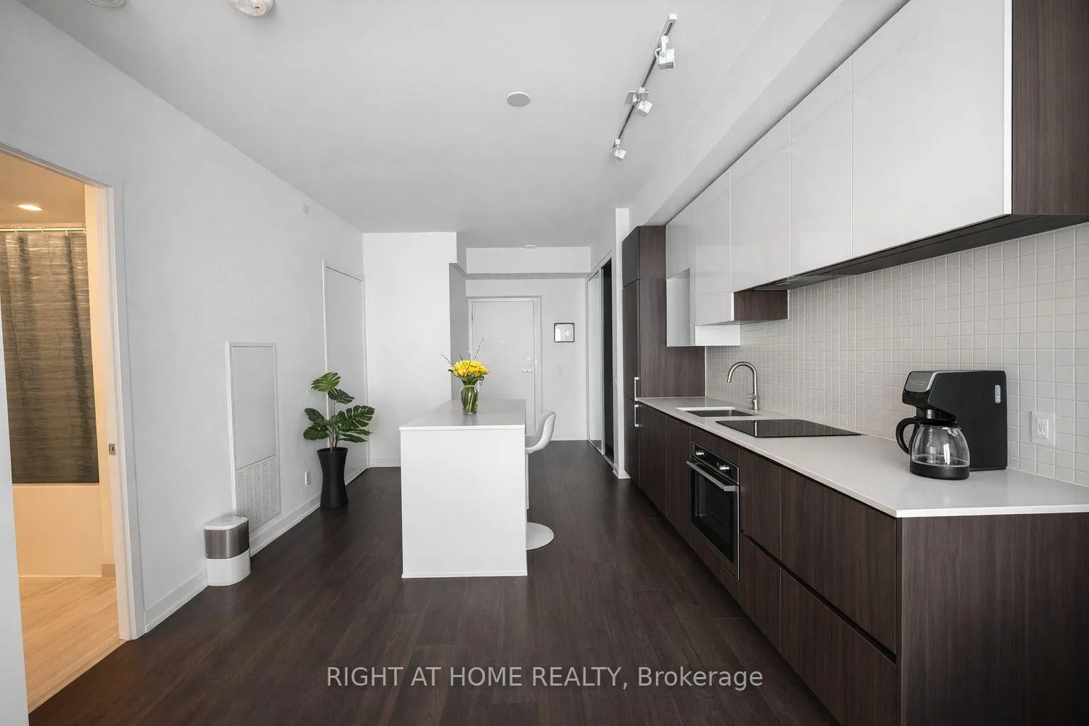 Photo 5 of Unit 2201, 950 Portage Parkway, Vaughan, Vaughan Corporate Centre — HOMEH