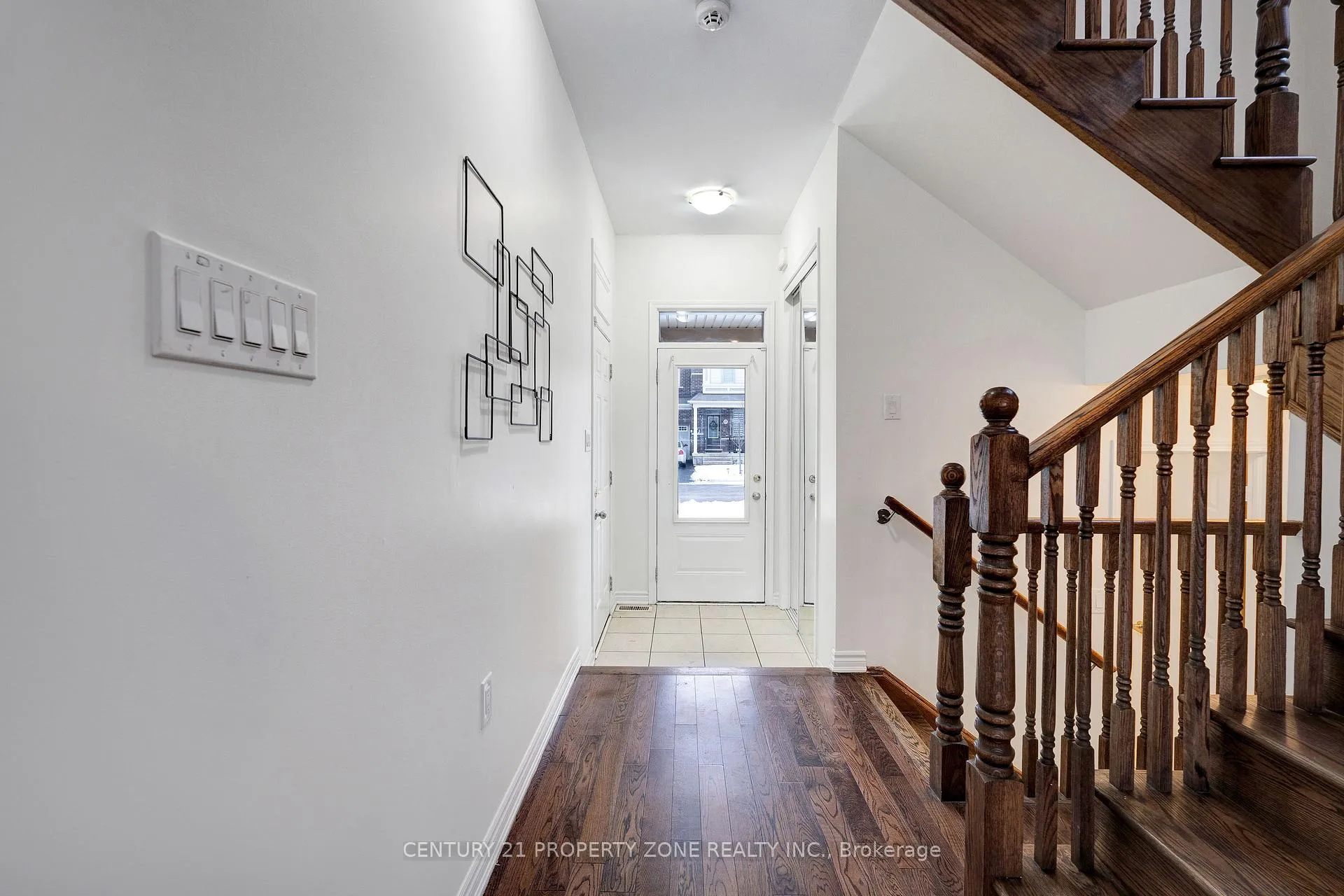Photo 3 of 13 Boothill Drive N, Brampton, Northwest Brampton — HOMEH