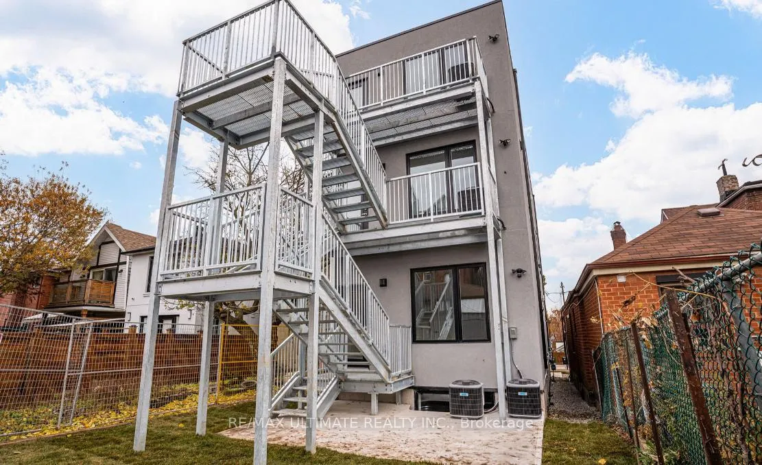 Photo 2 of Unit Unit 1, 154 Robina Avenue, Toronto, Oakwood Village — HOMEH