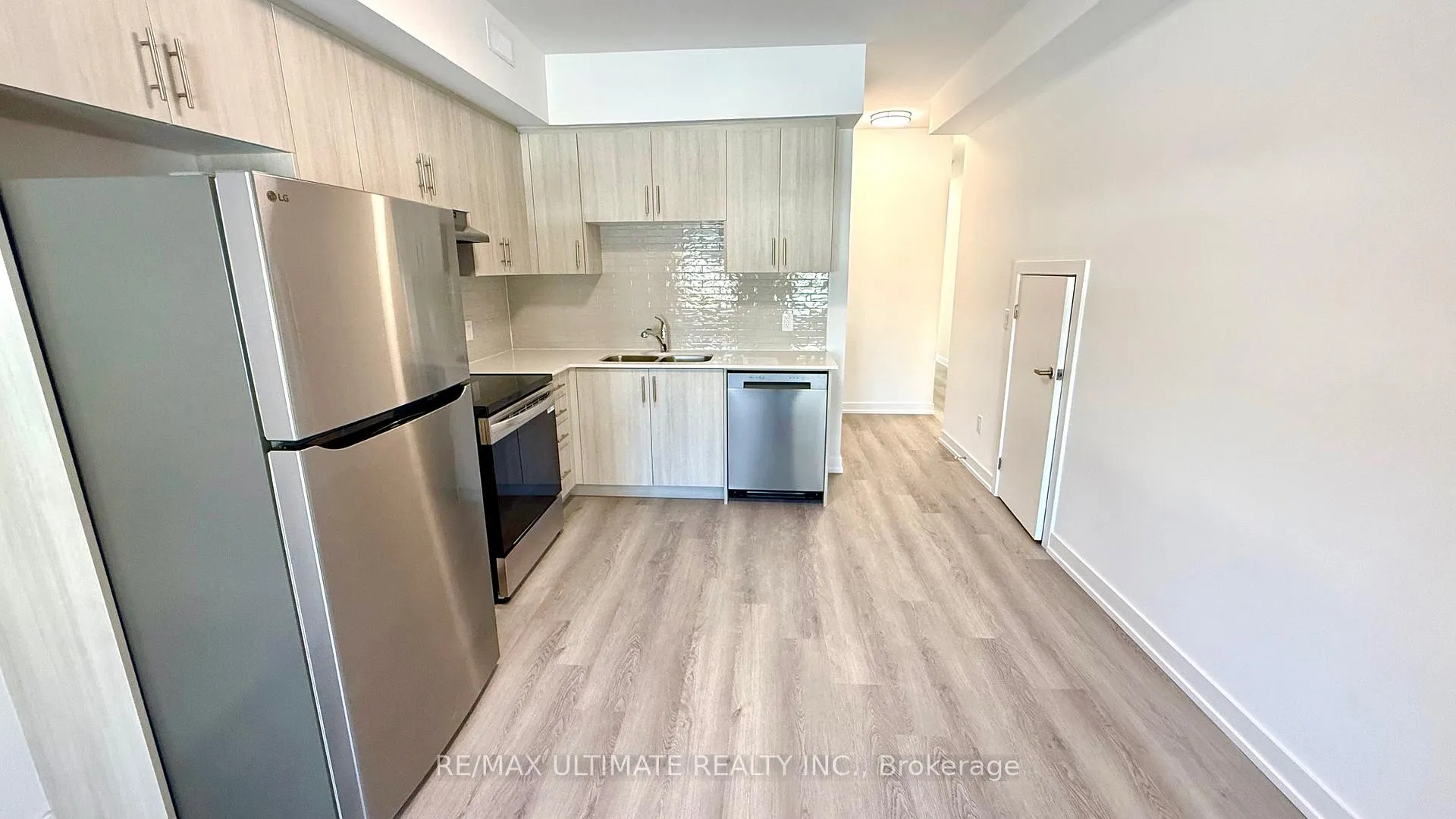 Photo 4 of Unit Unit 1, 154 Robina Avenue, Toronto, Oakwood Village — HOMEH