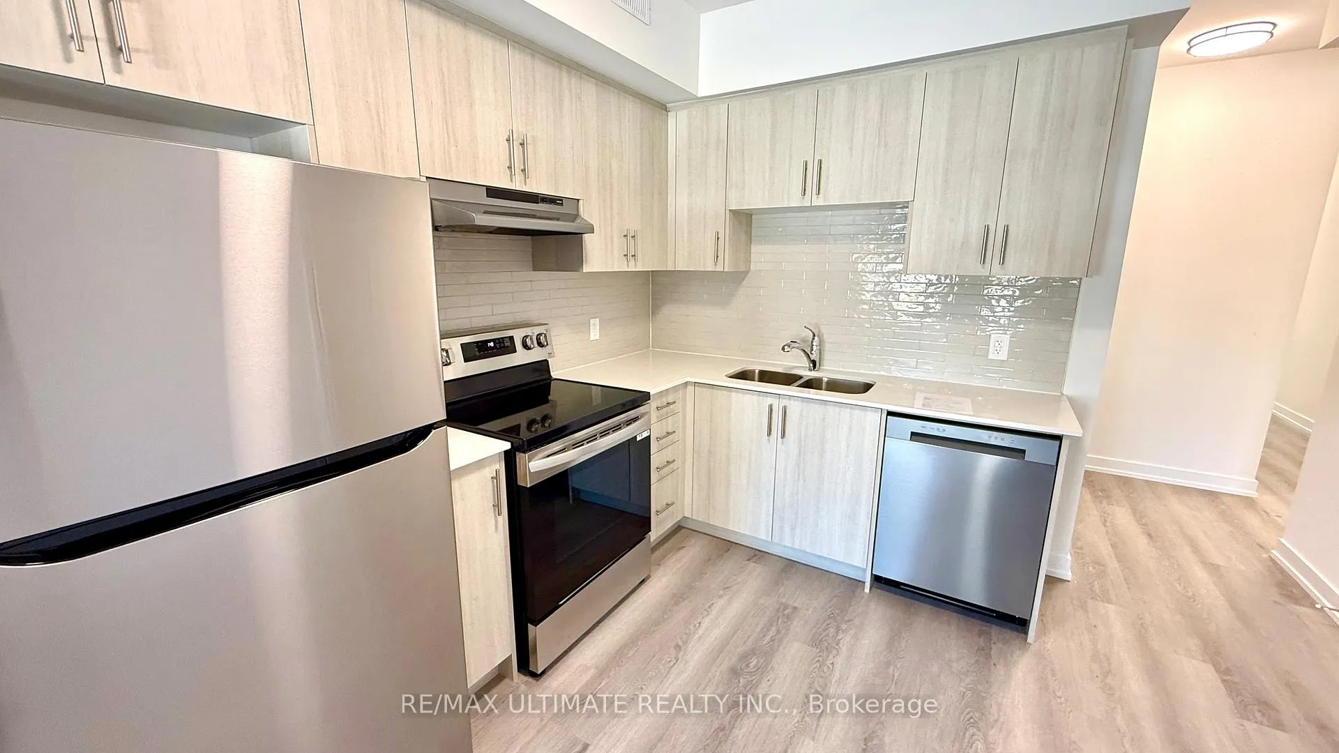 Photo 5 of Unit Unit 1, 154 Robina Avenue, Toronto, Oakwood Village — HOMEH