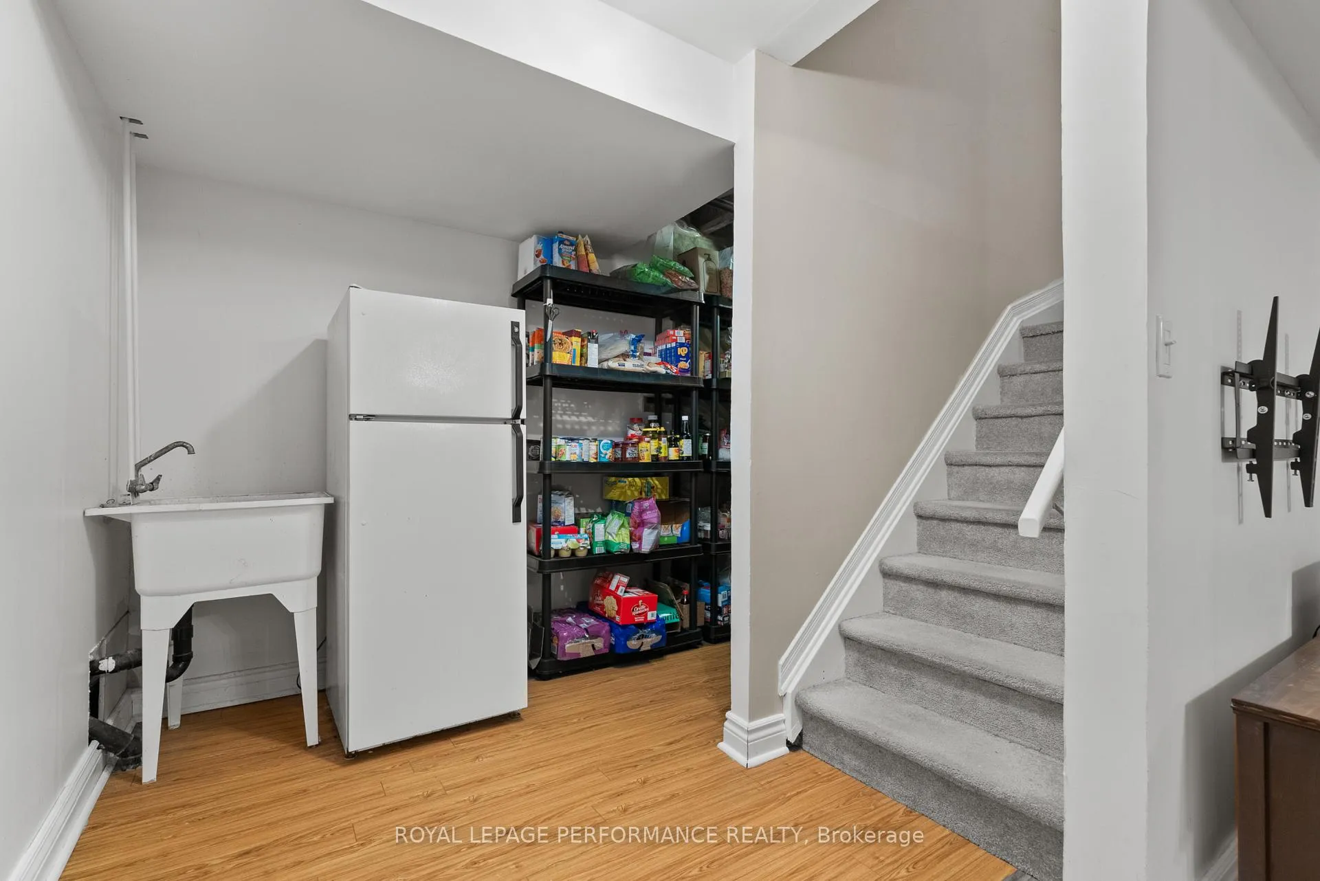 Photo 35 of 654 Valin Street, Ottawa, Fallingbrook/Gardenway South — HOMEH
