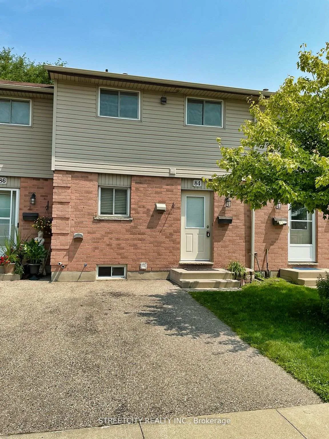 Front of Unit 84, 114 Pauline Crescent
