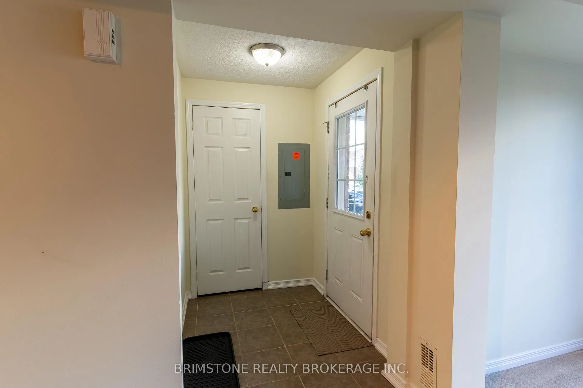 Photo 5 of Unit #33 / #34, 175 Stanley Street, Barrie, East Bayfield — HOMEH
