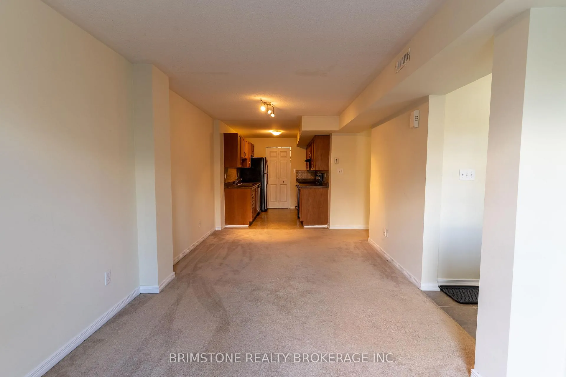 Photo 6 of Unit #33 / #34, 175 Stanley Street, Barrie, East Bayfield — HOMEH