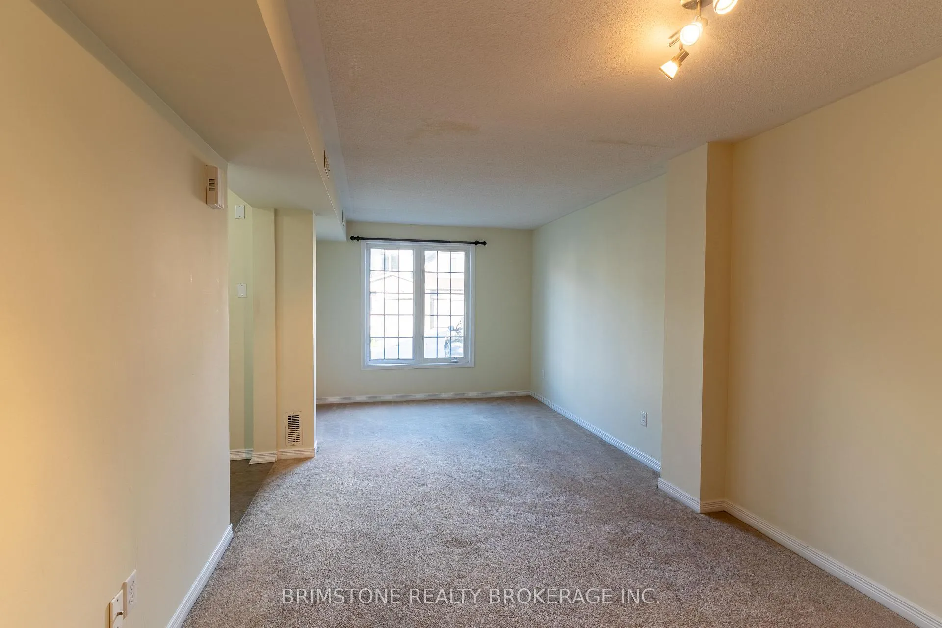 Photo 7 of Unit #33 / #34, 175 Stanley Street, Barrie, East Bayfield — HOMEH