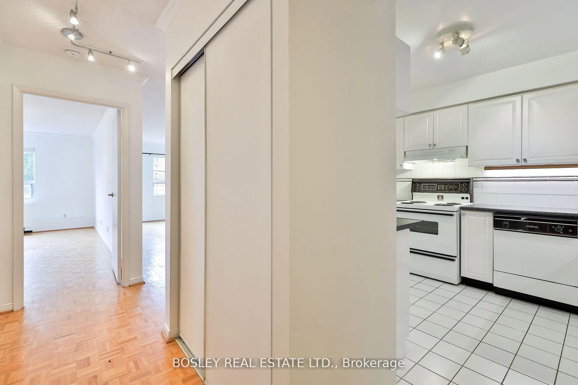 Photo 8 of Unit 306, 928 Millwood Road, Toronto, Leaside — HOMEH
