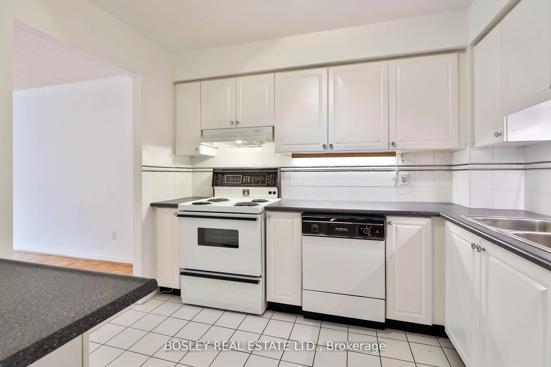 Photo 9 of Unit 306, 928 Millwood Road, Toronto, Leaside — HOMEH