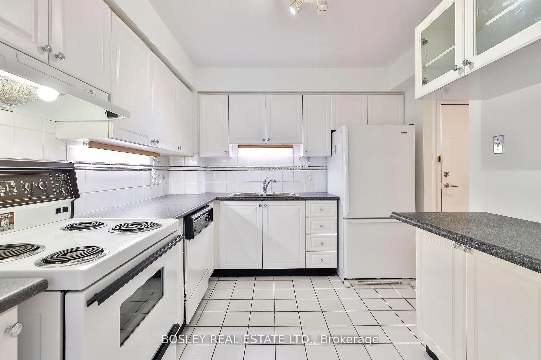 Photo 10 of Unit 306, 928 Millwood Road, Toronto, Leaside — HOMEH