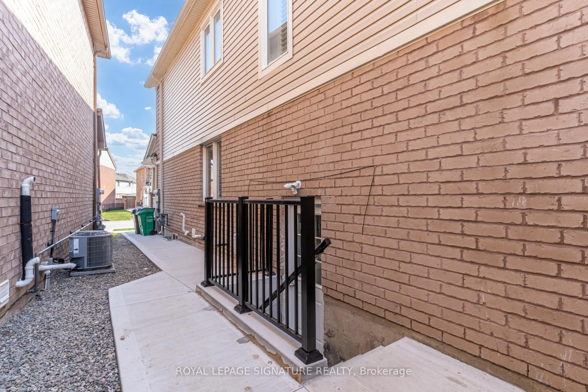 Photo 2 of Unit Bsmt, 104 Stedford Crescent E, Brampton, Northwest Brampton — HOMEH