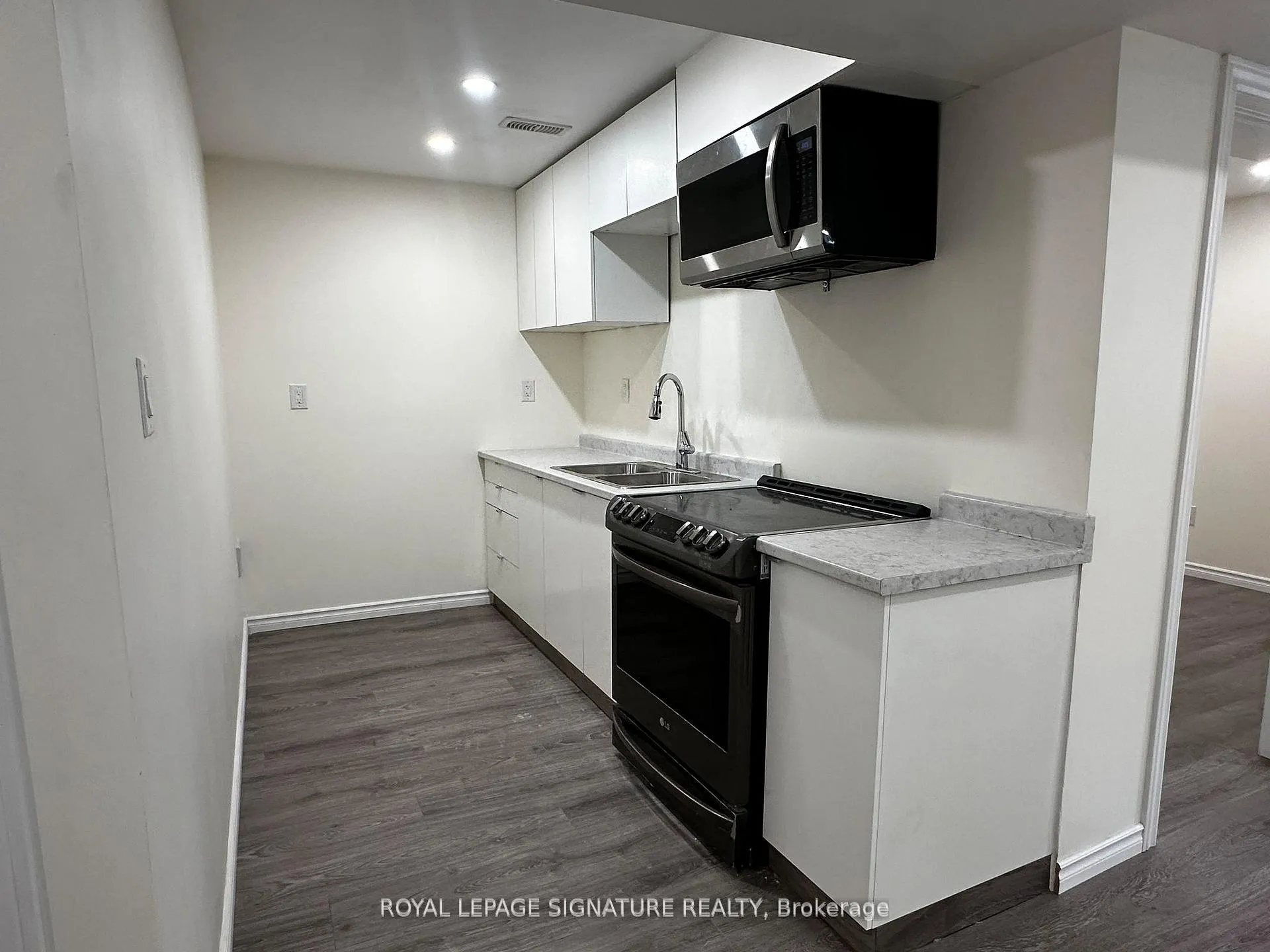 Photo 5 of Unit Bsmt, 104 Stedford Crescent E, Brampton, Northwest Brampton — HOMEH