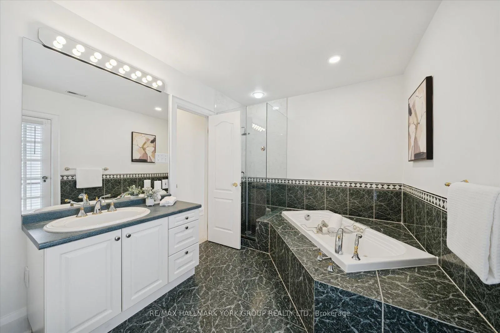 Photo 25 of 77 Joicey Boulevard, Toronto, Bedford Park-Nortown — HOMEH