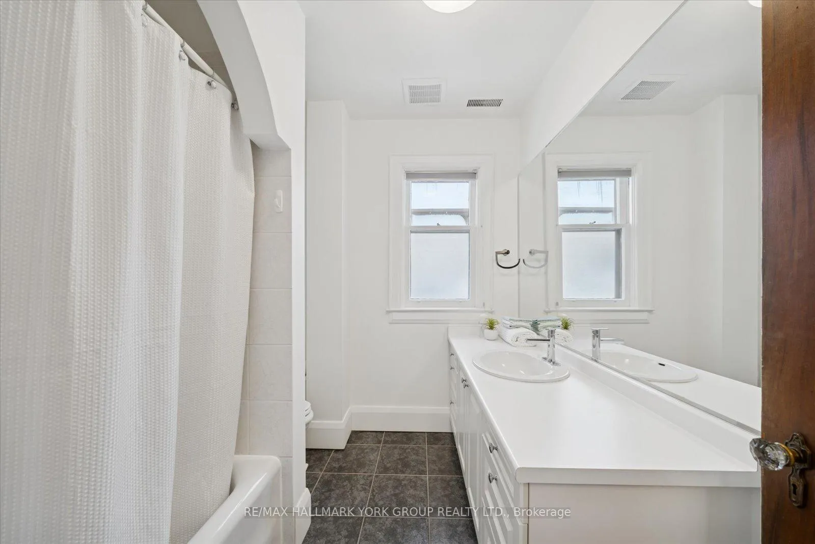Photo 32 of 77 Joicey Boulevard, Toronto, Bedford Park-Nortown — HOMEH