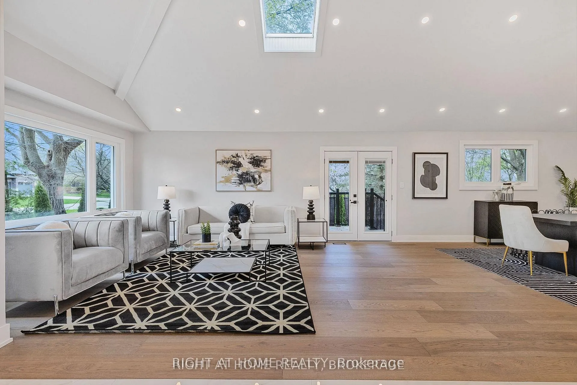 Photo 6 of Unit UPPER, 347 Mapledene Drive, Hamilton, Ancaster — HOMEH