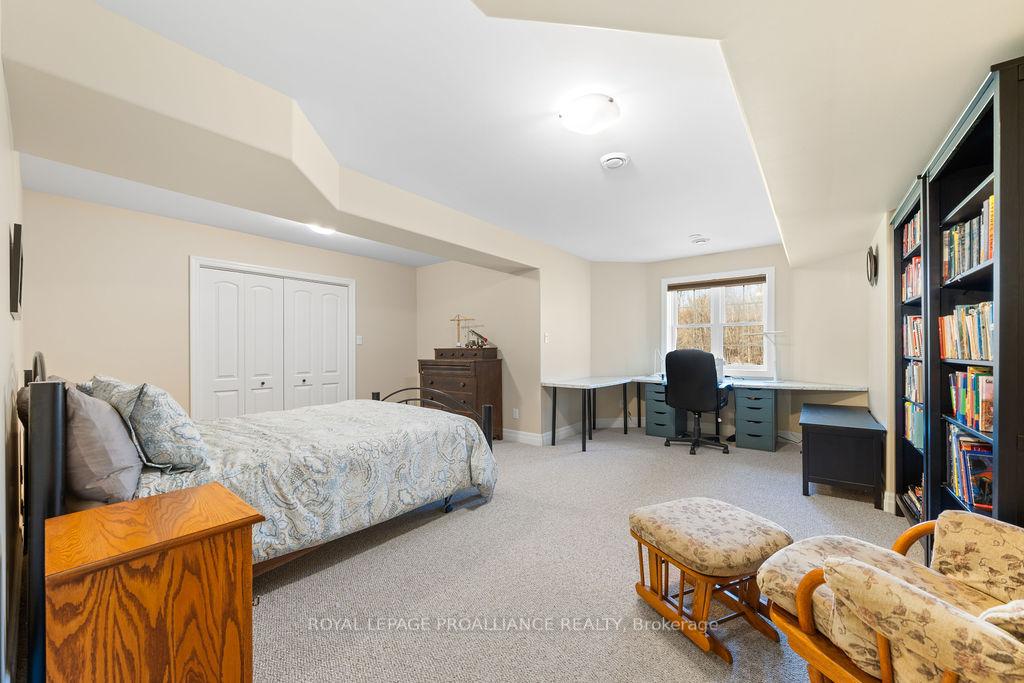Photo 40 of 260 Smith Road, Belleville, Thurlow Ward — HOMEH