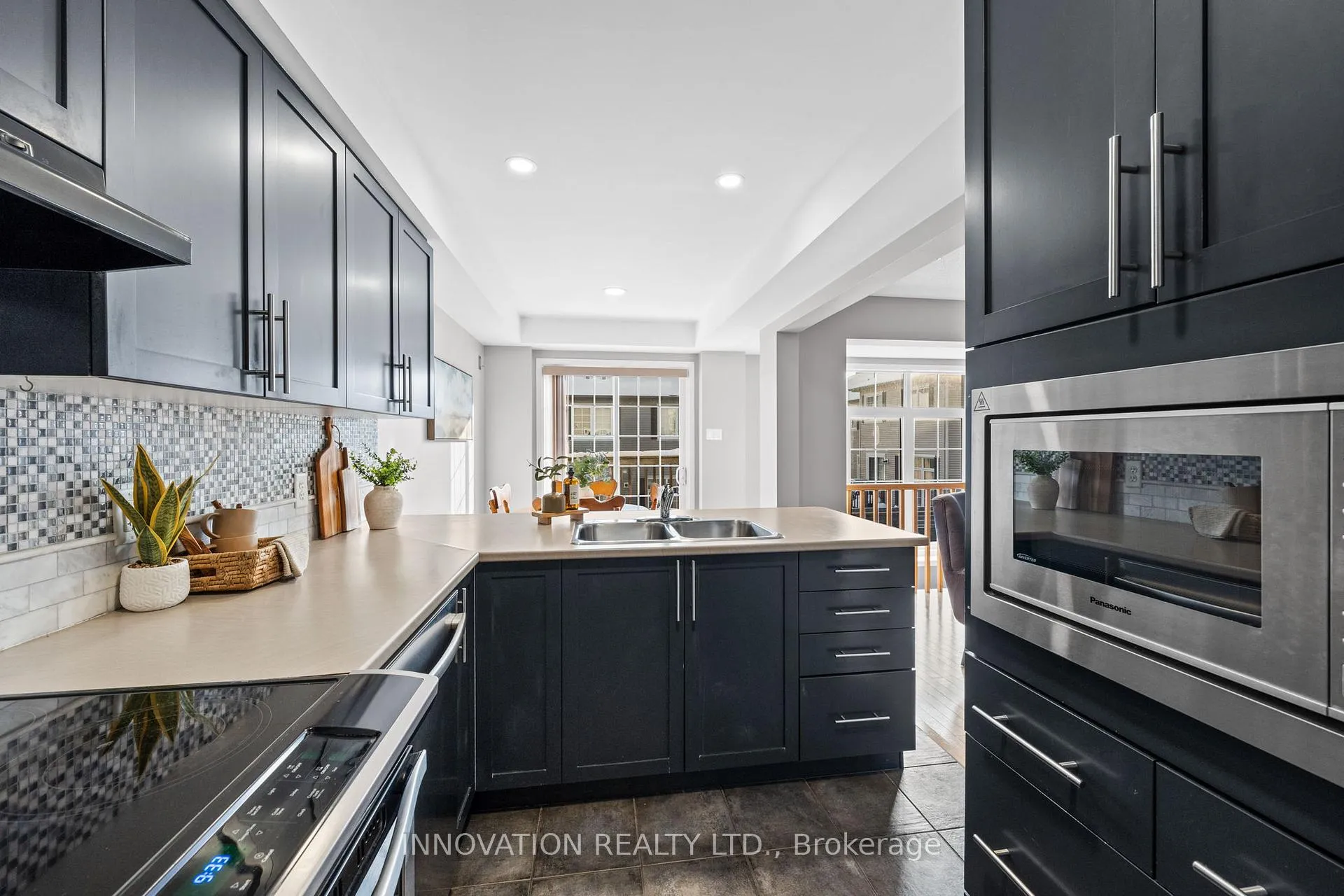 Photo 3 of 565 Dalewood Crescent, Ottawa, Stittsville (South) — HOMEH
