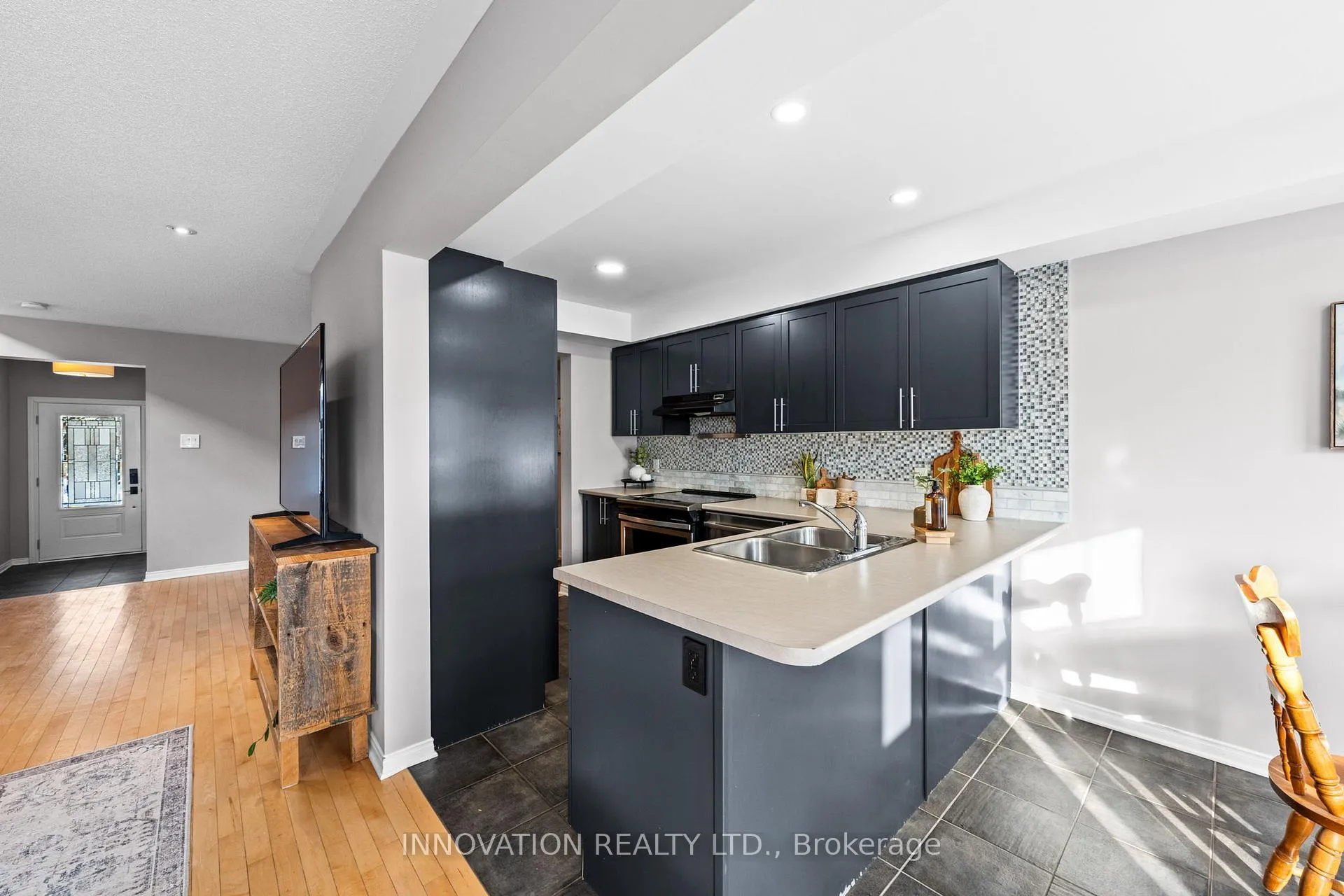 Photo 10 of 565 Dalewood Crescent, Ottawa, Stittsville (South) — HOMEH