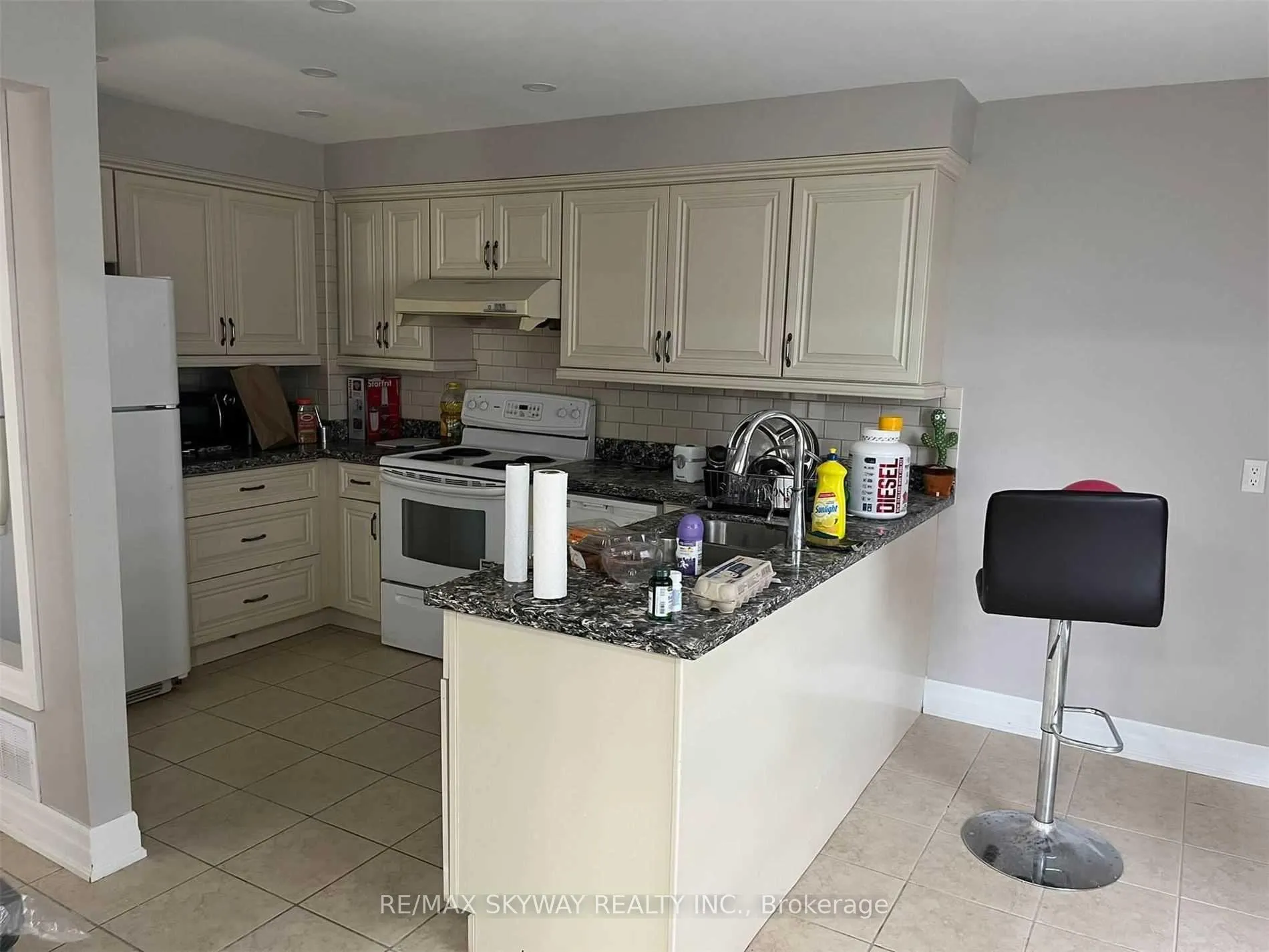 Photo 8 of 33 Mackay Street, Brampton, Central Park — HOMEH