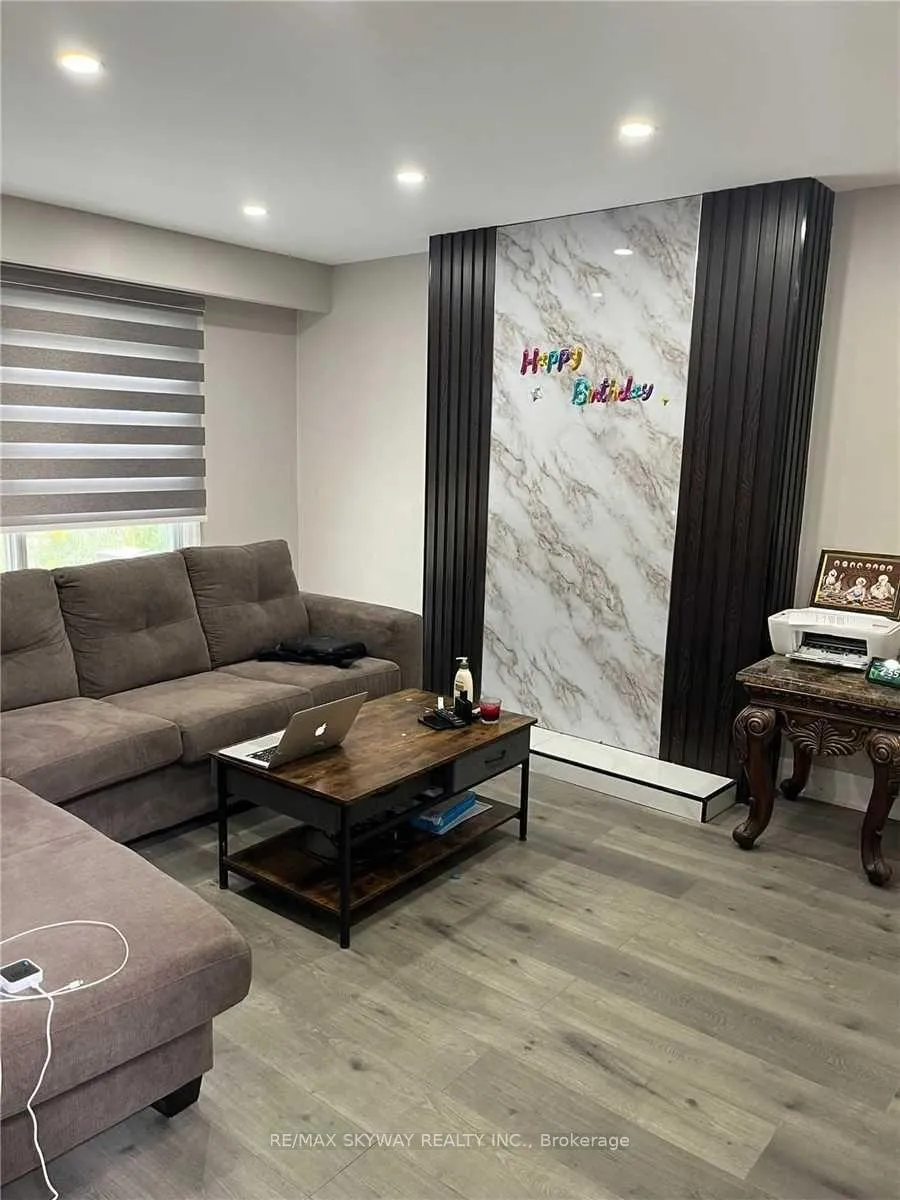Photo 10 of 33 Mackay Street, Brampton, Central Park — HOMEH
