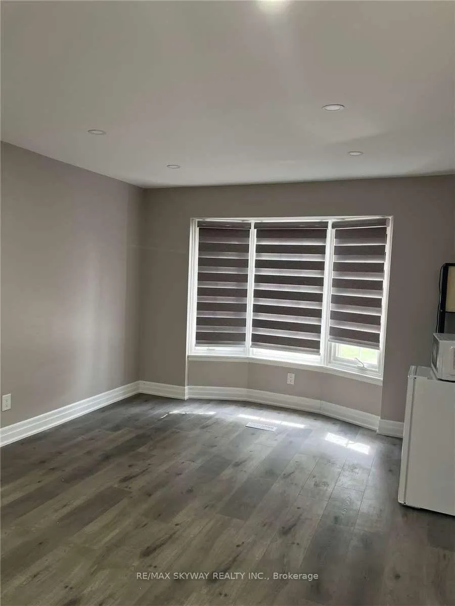 Photo 12 of 33 Mackay Street, Brampton, Central Park — HOMEH