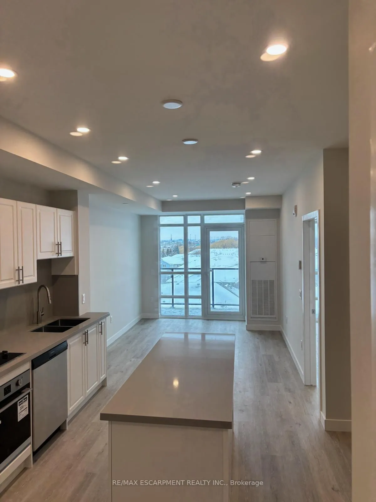 Photo 3 of Unit 502, 461 Green Road, Hamilton, Lakeshore — HOMEH