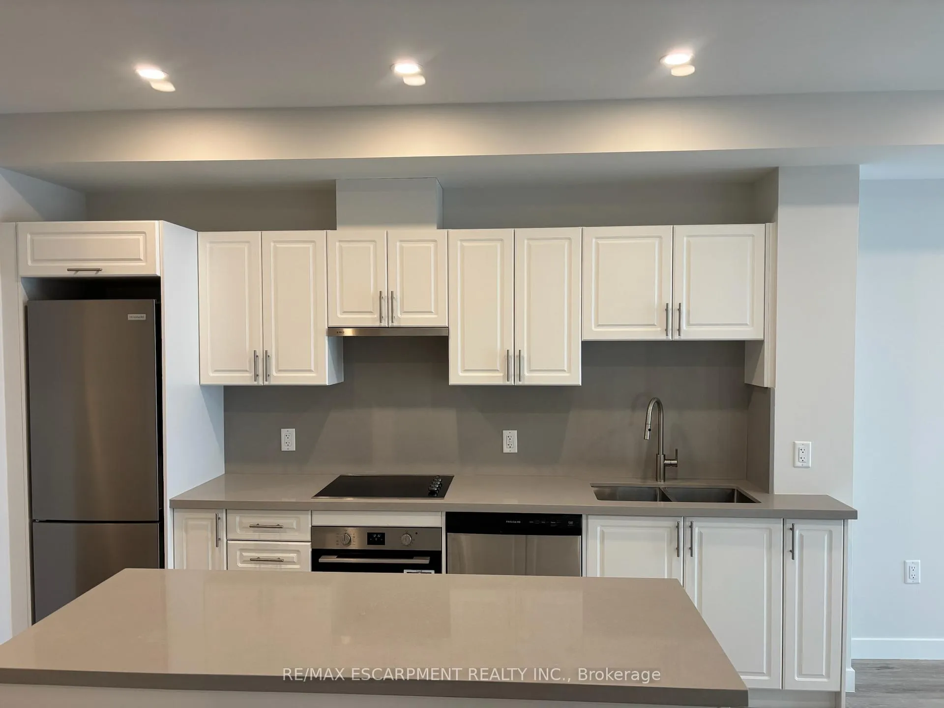 Photo 4 of Unit 502, 461 Green Road, Hamilton, Lakeshore — HOMEH