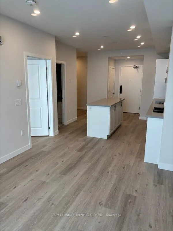Photo 6 of Unit 502, 461 Green Road, Hamilton, Lakeshore — HOMEH