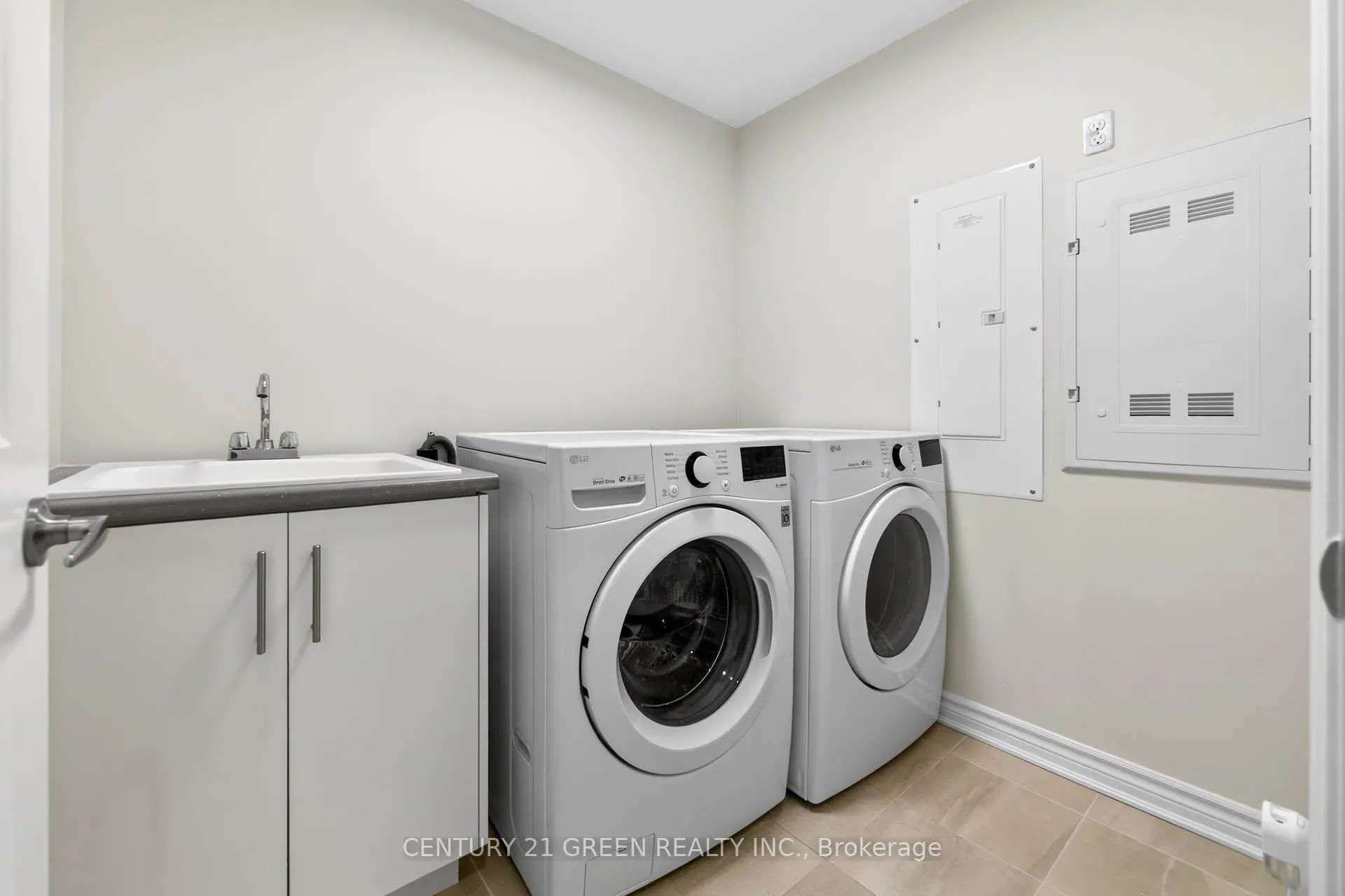 Photo 10 of 1166 Lloyd Landing Drive E, Milton, Ford — HOMEH
