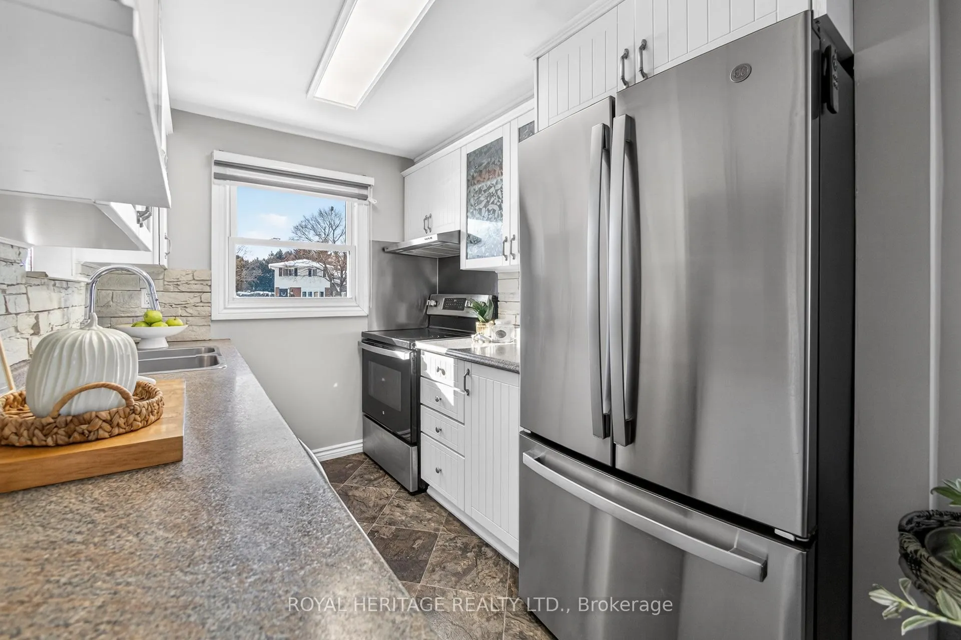 Photo 9 of 535 Shingle Bridge Place, Cambridge — HOMEH