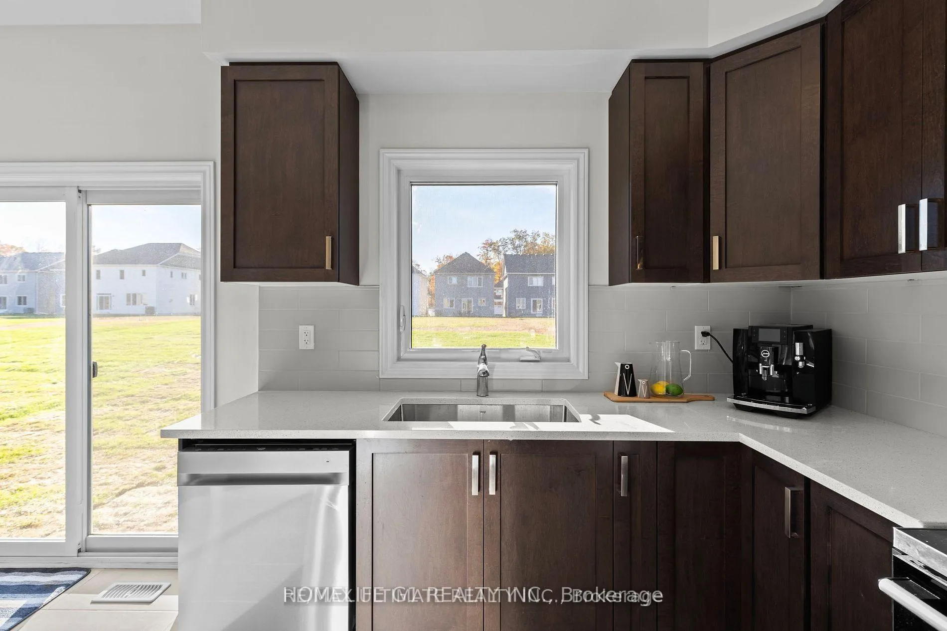Photo 6 of 340 Mceachern Lane, Gravenhurst, Wood (Gravenhurst) — HOMEH